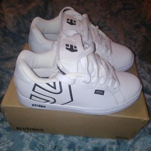 Etnies sneakers